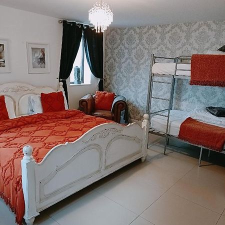 The White Dove Bed And Breakfast With Glamping Newark Showground Екстер'єр фото