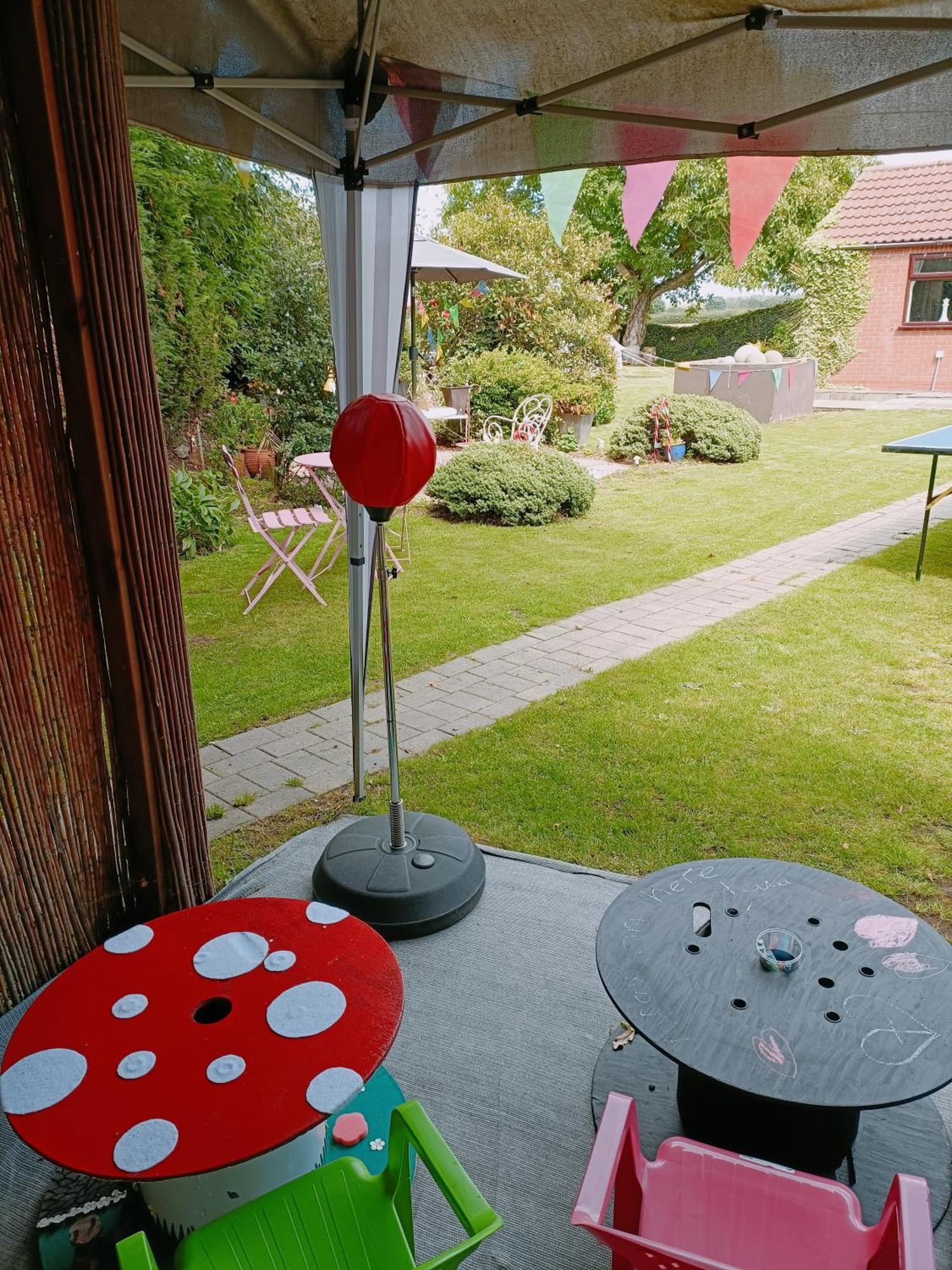 The White Dove Bed And Breakfast With Glamping Newark Showground Екстер'єр фото