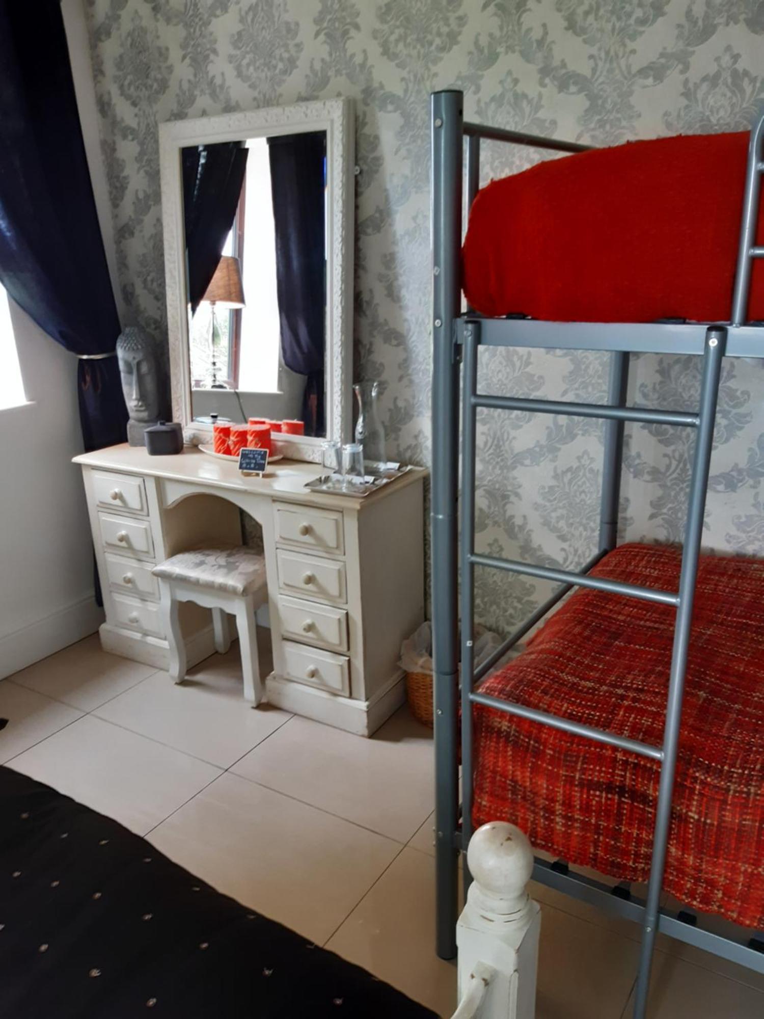 The White Dove Bed And Breakfast With Glamping Newark Showground Номер фото
